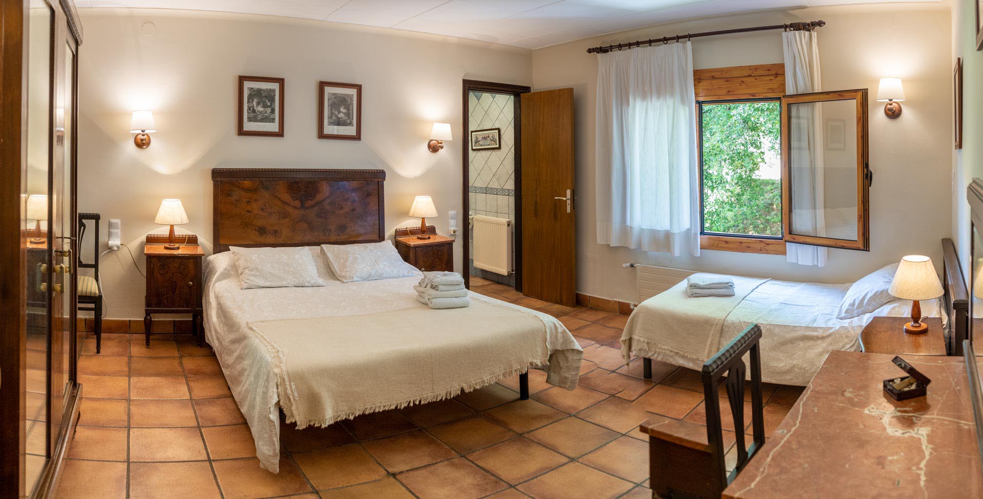 Room «la guineu» of Can Rosich, rural tourism house in Santa Susanna, Barcelona